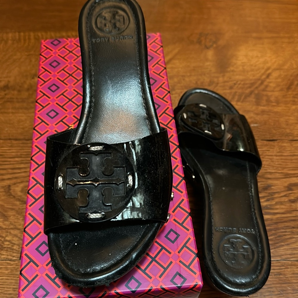 Tory Burch patent leather platform shoes size 7 1/2
